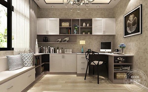 依據(jù)家里的格局戶型結構尺寸來定制家具