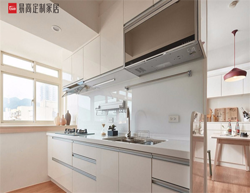 定制櫥柜和成品櫥柜哪個更受歡迎？